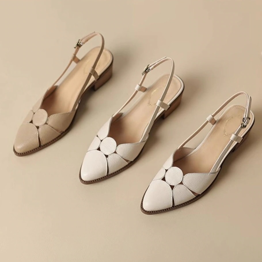 透かし彫りワンストラップサンダル新型夏クローズトゥ ファッション百合ローマポインテッドトゥ ローヒール