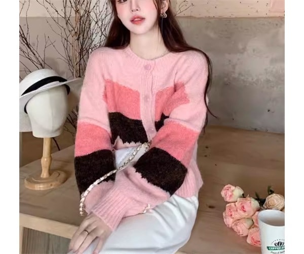 レディース トップス ニット セーター カーディガン ショート クロップド丈 長袖 ラウンドネック フェミニン 前開き ボタン 厚手 かわいい 大人可愛い きれいめ カジュアル 上品 おしゃれ レトロ