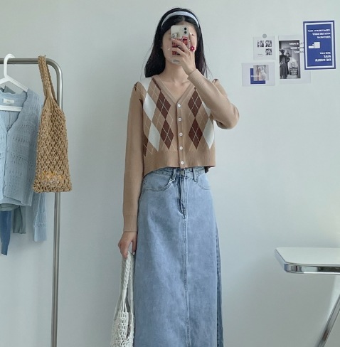 トップス カーディガン ショート丈 袖あり 長袖 Vネック 襟なし ストレート デザイン ボタン 美ライン 前開き 伸縮性 カラバリ かわいい 大人可愛い きれいめ シンプル カジュアル 大人 上品
