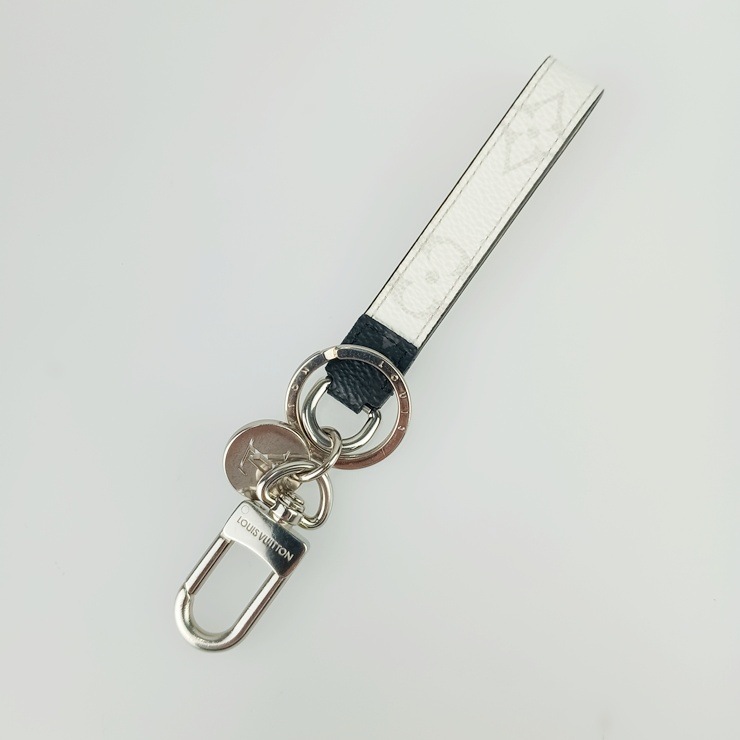 美品 ルイ ヴィトン バッグチャーム キーホルダー・ドラゴンヌ M82379 ホワイト系 ブラック系 モノグラム・キャンバス モノグラム・エクリプス キャンバス キーリング【本物保証】 32,600円