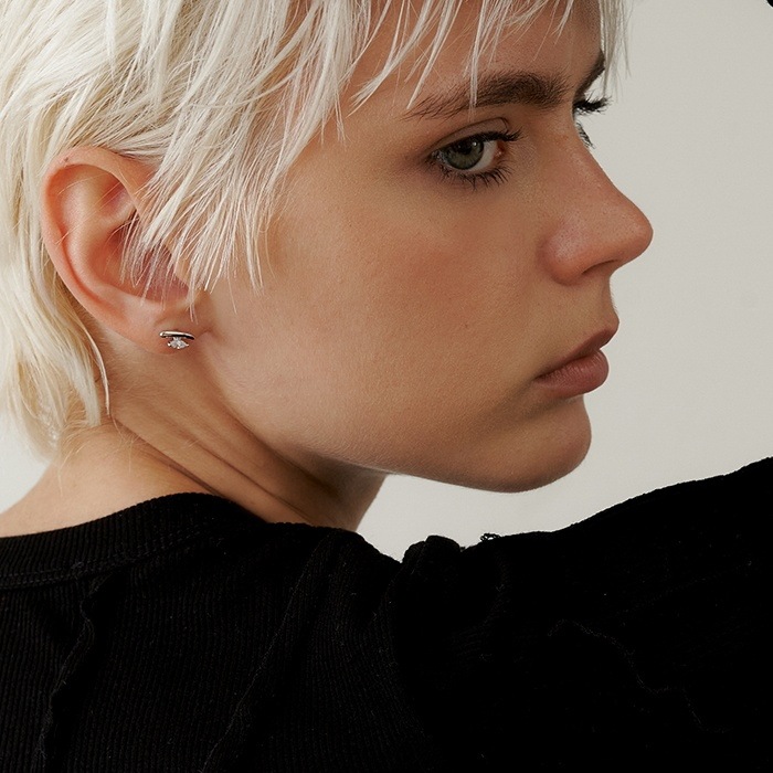 연우 착용 MUTE Marquise Line Earrings/韓国の人気ブランド 韓国正規品 韓国の人気商品 韓国ファッション 韓国ジュエリー デイリーアクセサリー SNSで人気 韓国ファッショ