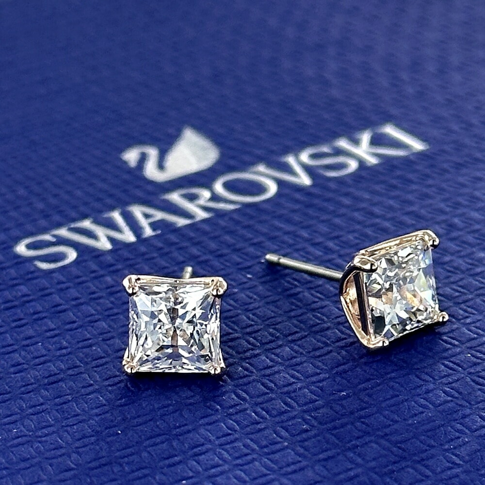 特典つき スワロフスキー スタッド ピアス おしゃれ レディース ブランド 紙袋 ショッパー アクセサリーケース 付き SWAROVSKI 誕生日 女性 結婚記念日 プレゼント 妻 嫁 彼女