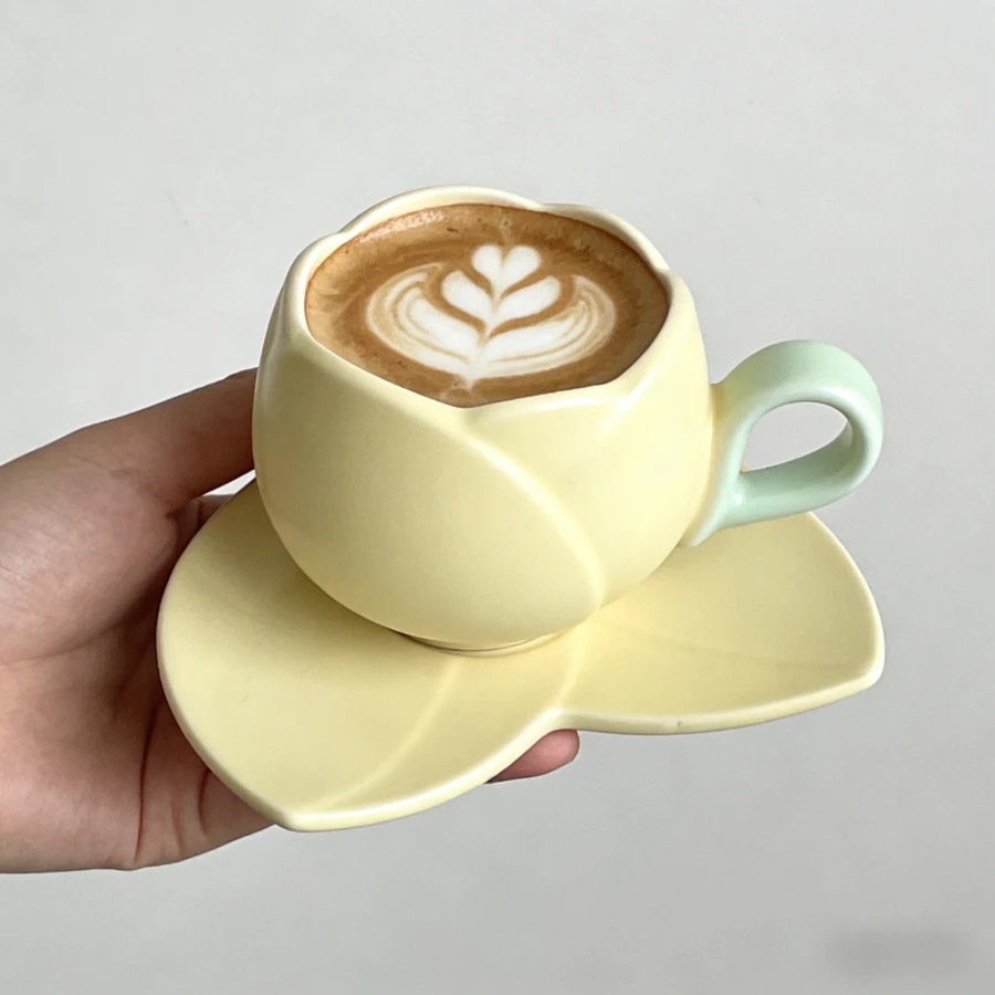 手作りチューリップ柄セラミックコーヒーカップ&ソーサーセットセラミック製レトロなセラミックカップ&ソーサーセットアフタヌーンティーギフトボックスアフタヌーンティー食器