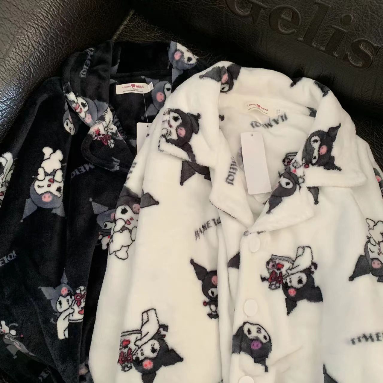 クロミサンゴのベルベットのカップルのパジャマ女性の冬のベルベットの厚い保温かわいいinsフランネルの男性の家の服