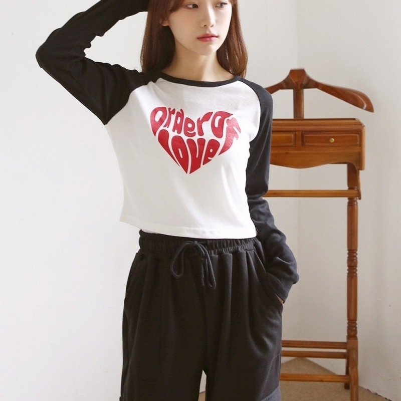 ラグランスリーブ クロップド トップス Tシャツ カットソー 袖あり 長袖 クルーネック かわいい カジュアル おしゃれ お洒落 かっこいい ラフ メンズライク マニッシュ ボーイッシュ スポーティー