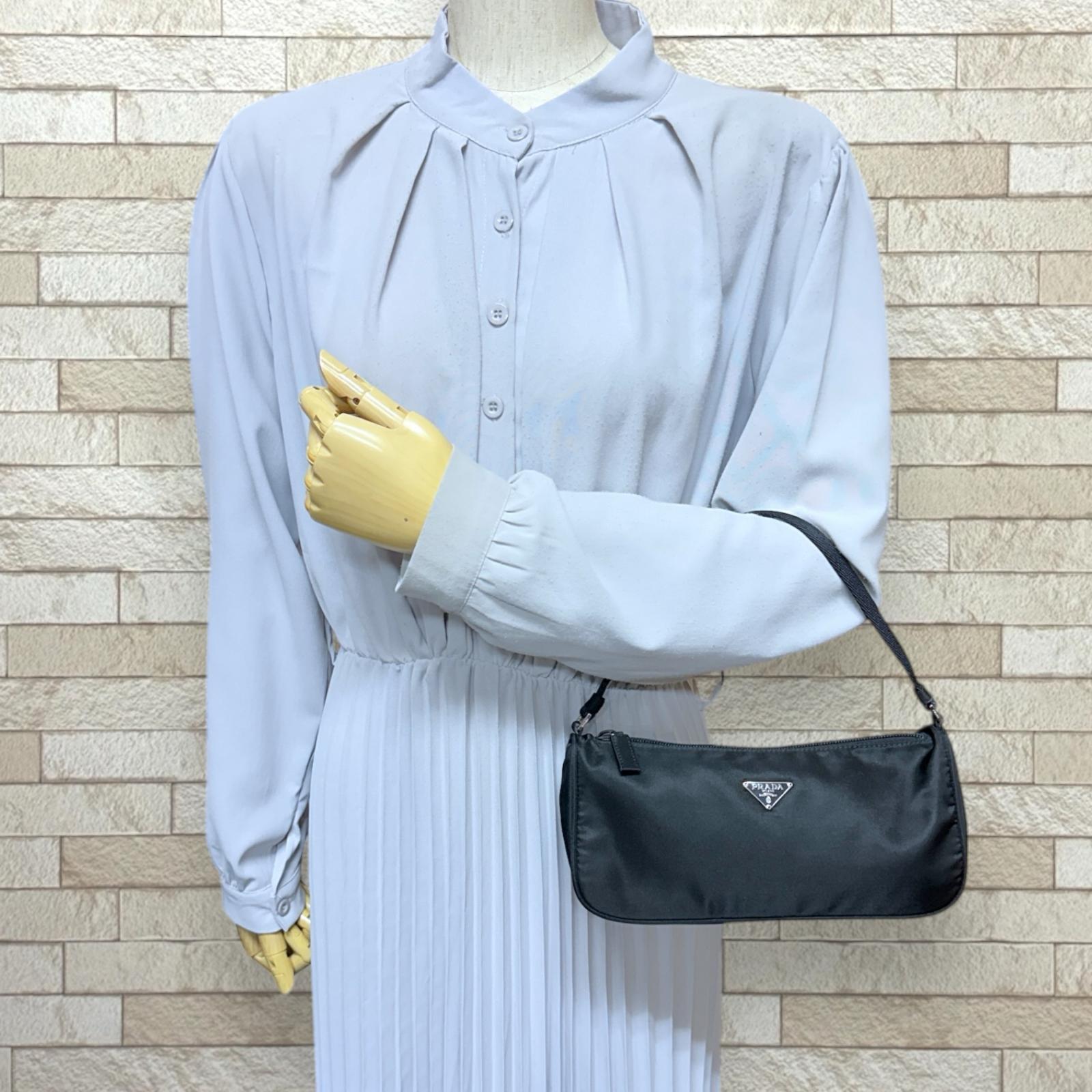 プラダ アクセサリーポーチ ハンドバッグ ナイロン MV633 ブラック PRADA 中古