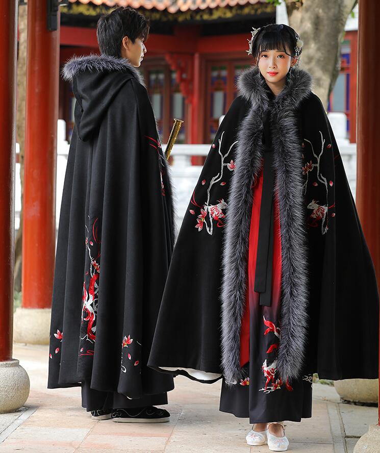 カップル裏起毛漢服マント　ファー付き羽織　ロング丈　唐装 漢服 冬　マント ロング丈　ケープ メンズレディース中華服 フード付きチャイナ服 コスプレ衣装　暖かい　綺麗な刺繍 舞台衣装 中華厚手羽織コー