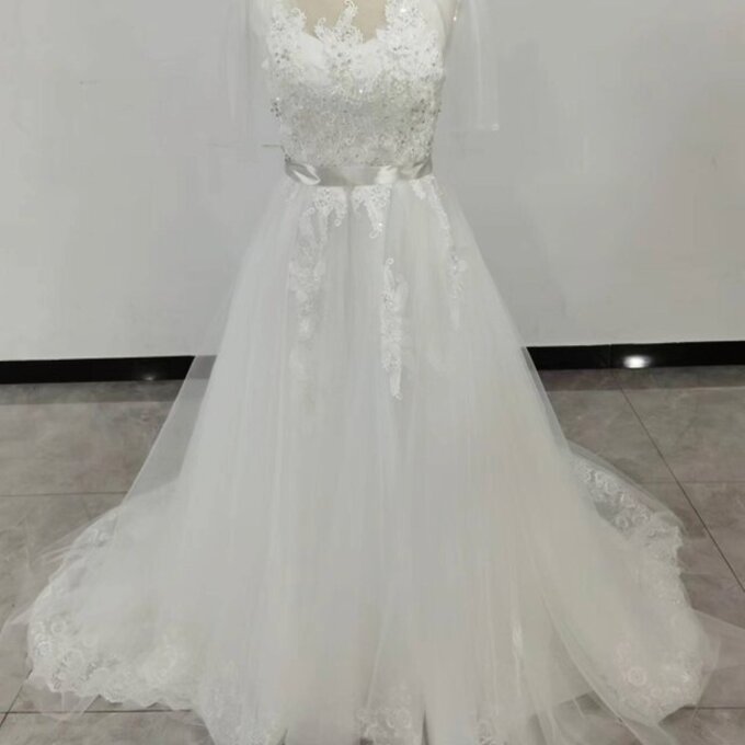 美品！ウエディングドレス キラキラスパンコール 3D立体レース刺繍 華やかなトレーン　 演奏会/音楽会