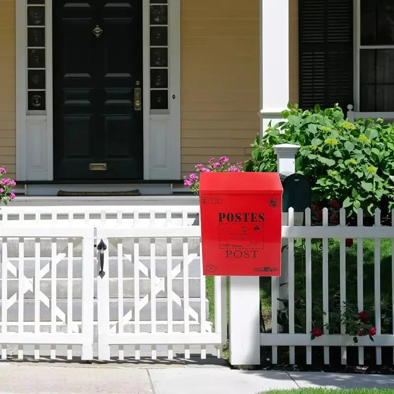 ポスト レッド 壁掛け式 アメリカン カントリー調 ロック付き 赤 アイアン 金属製 お洒落 英国 玄関 入口 ガーデンインテリア ホームデコ 4-7