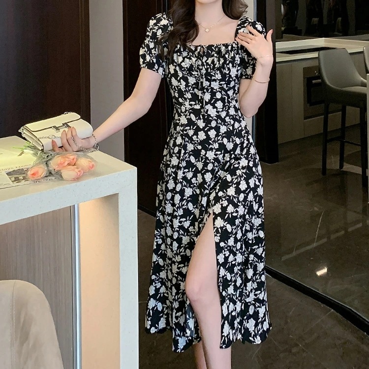 花柄ワンピ パフショルダー 花柄 ワンピース 前スリット バイカラー 半袖 Aライン 黒 ロングワンピース 大人 ミモレ丈 ロング丈 ガーリー きれいめ 食事会 デート 体型カバー 大きいサイズ リゾ