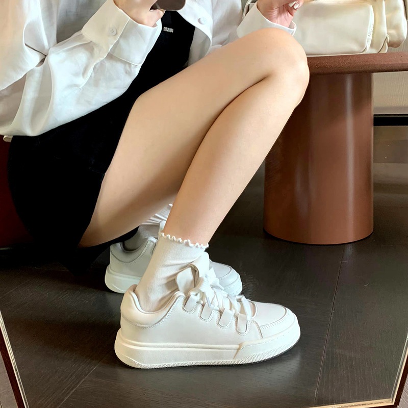 Cowhideバージョン女性用の本物のレザーラウンドピース縛られた白い靴汎用性の高いスポンジケーキ厚いソーリング高さを増やす靴カジュアルスポーツシューズ