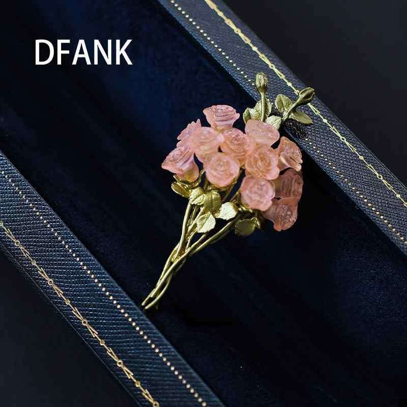 バラ ブローチ フェミニン 薔薇 花 レディース スーツ アクセサリー セレモニー 入学 卒業 結婚式 装身具 ローズブーケ 女性 露出 防止 バックル コサージュ ギフト 9,078円