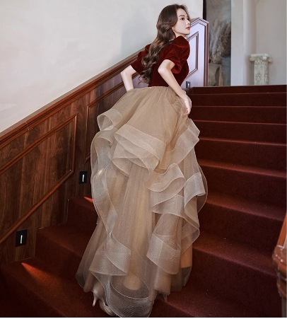 イブニングドレス ワンピース ロング ロング丈 マキシ マキシ丈 袖あり 半袖 Vネック Aライン フリル 快適 着心地 かわいい 大人可愛い きれいめ 大人 上品 おしゃれ お洒落 レトロ 大人女子