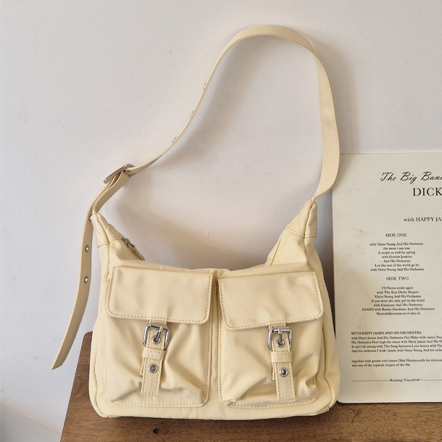 【TRIBE】ナイロンショルダーバッグ アイレットベルト付き 防滴仕様 デイリー使いにぴったり レディース