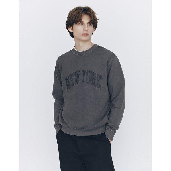 026512 グラフィックスウェットシャツ