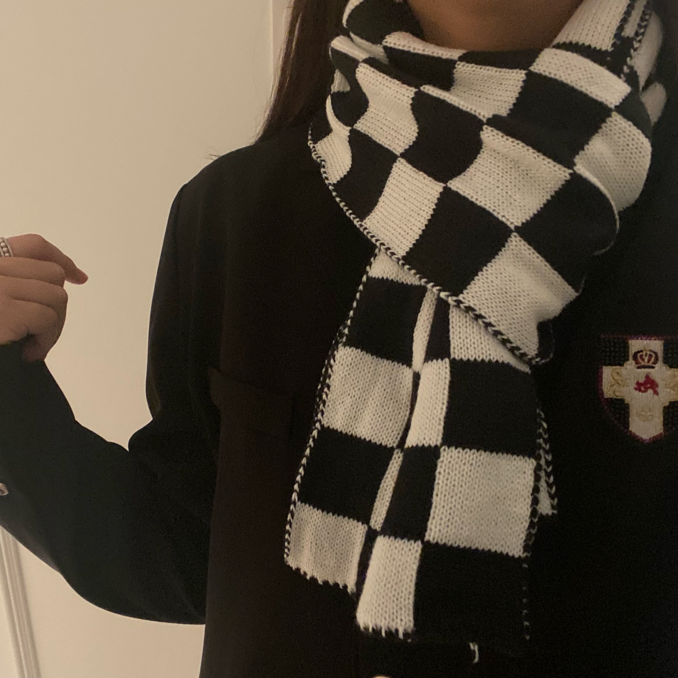 入荷予定 黒と白の碁盤の襟巻き韓国のショートマフラーと秋冬の保温格子の襟巻き学生の女性 4周年記念イベントが