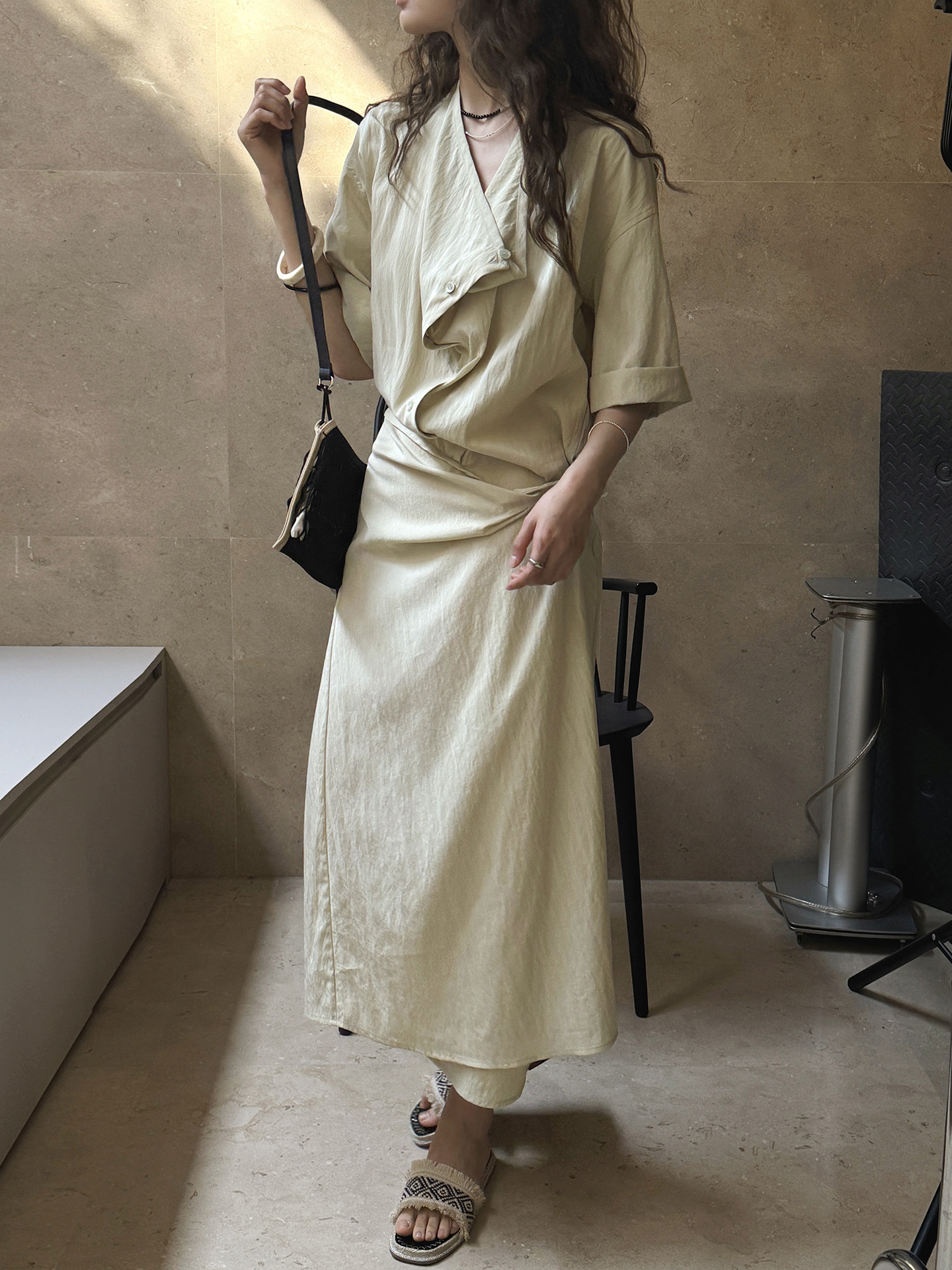 ルーヴル夏新作パリレム風の襟が斜めになっています