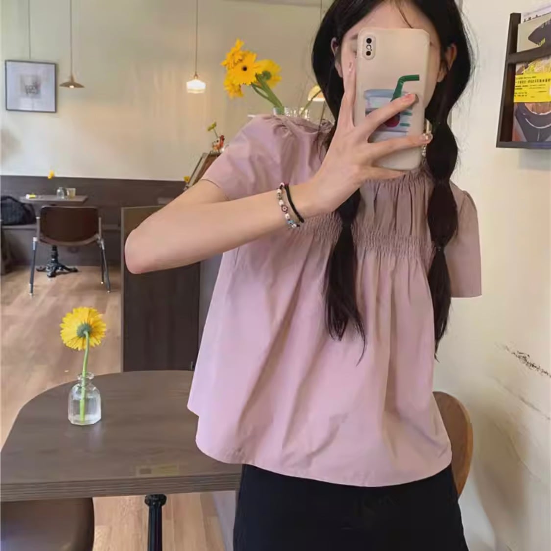 トレンド トップス 韓国 ブラウス ミディアム丈 袖あり 半袖 Uネック ラウンドネック 襟なし フレア ストレート フリル ふわふわ 綿 コットン かわいい 大人可愛い きれいめ シンプル