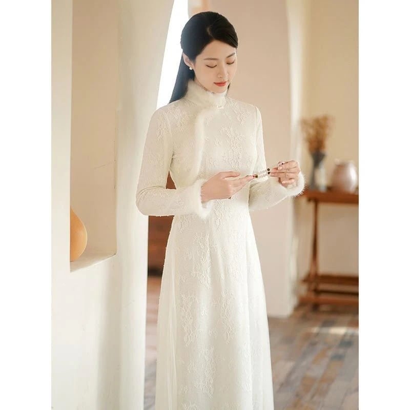 改良されたチャイナドレス2025秋冬若い女性のレトロなスタイルの白いベルベットの厚みのあるドレス