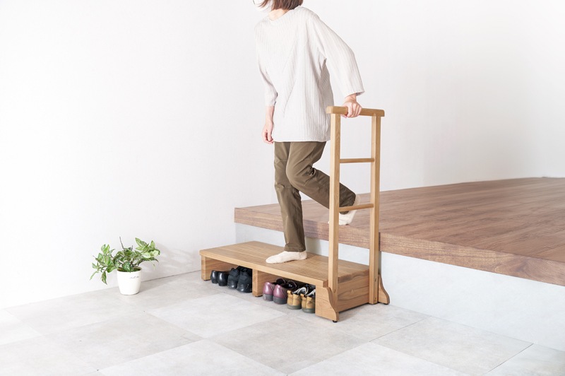 玄関台 踏み台 手すり付き 木製 ステップ 頑丈 安心安全 踏台 階段 ブラウン 介護 バリアフリー 滑り止め 幅97cm 踏み台高さ17cm