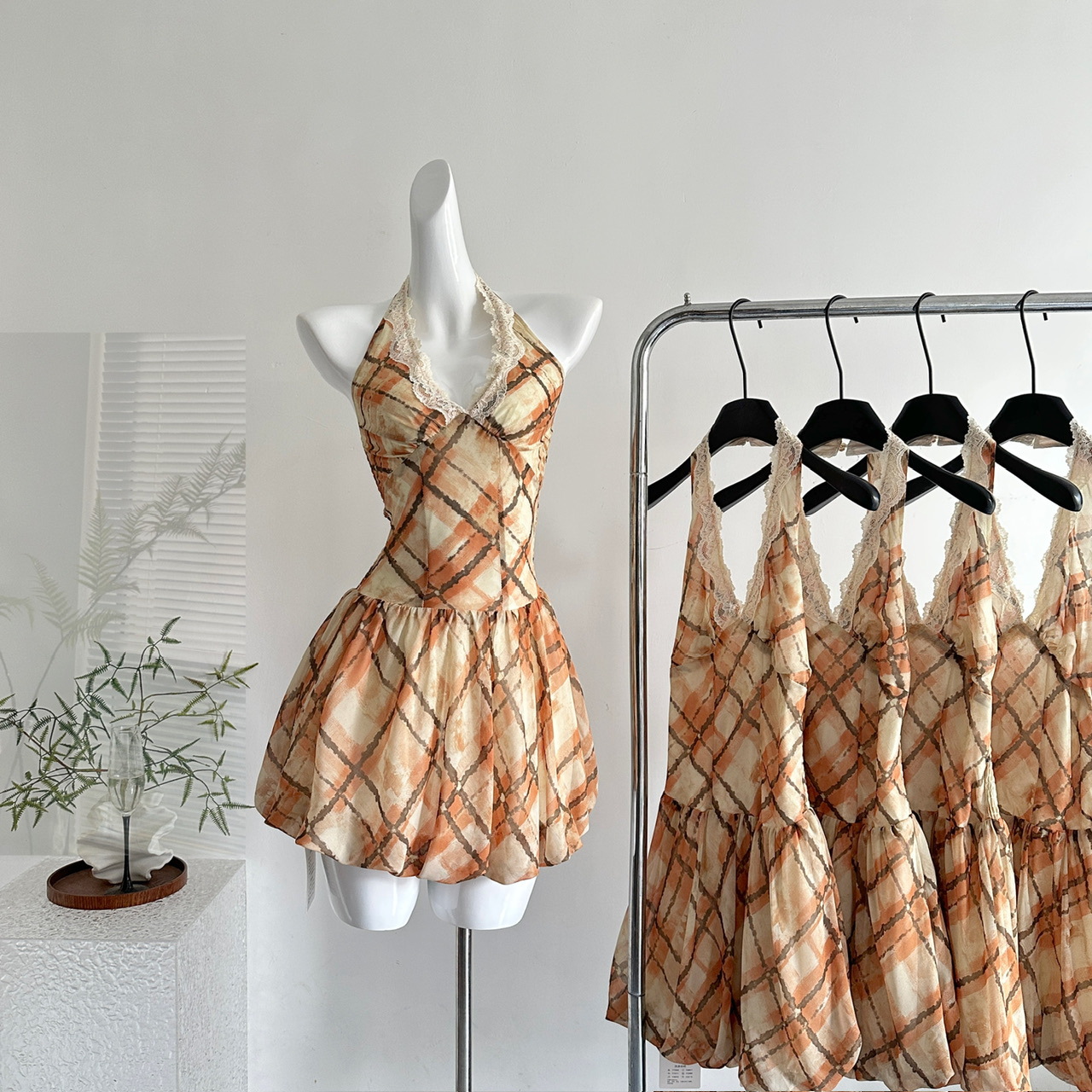 【急速出荷】金沙洲リゾート風菱格子パッチワーク特色レースVネックデザイン感女ワンピース