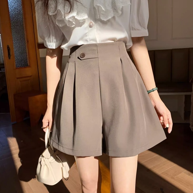 レディース パンツ ボトムス ショートパンツ キュロットパンツ ショート 膝上 ワイド フレア Aライン タック 前開き コンサバ 大人可愛い きれいめ シンプル カジュアル 上品 おしゃれ レトロ