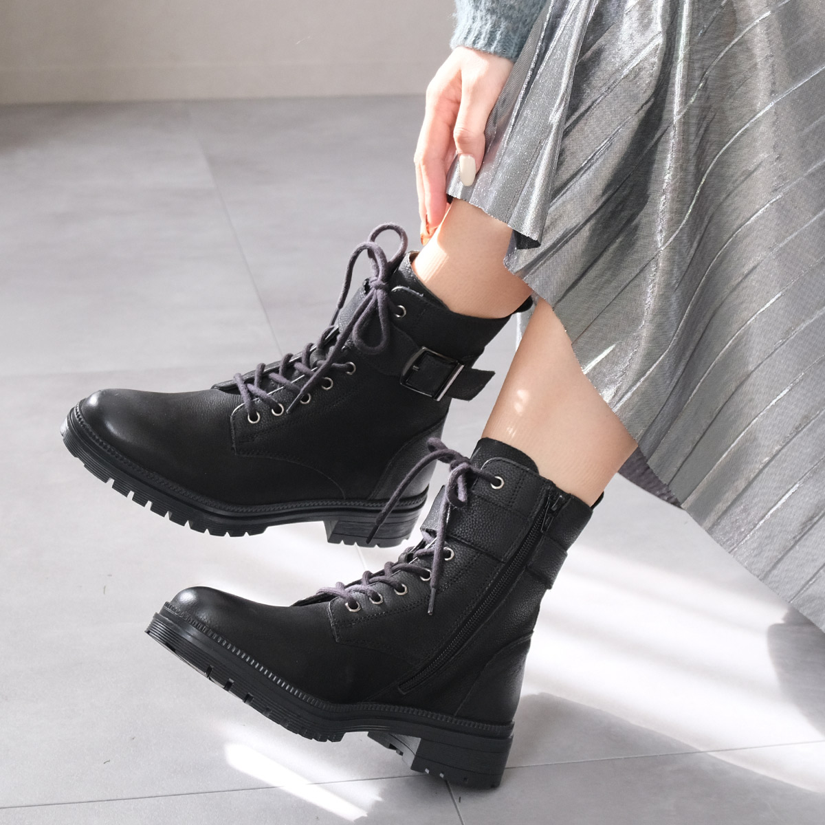 ベルト付きレースアップブーツ レディース