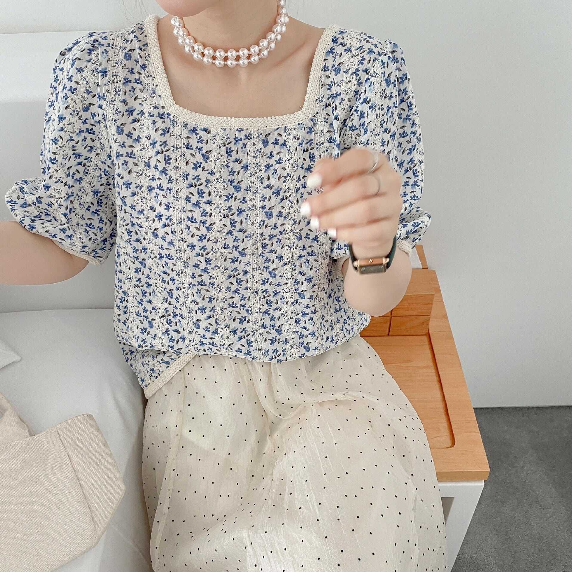 トップス ブラウス 袖あり 半袖 スクエアネック 花柄 フラワー フローラル レース 刺繍 大人可愛い きれいめ シンプル カジュアル おしゃれ レトロ こなれ感 ラブリー キュート 無地 春 夏 w