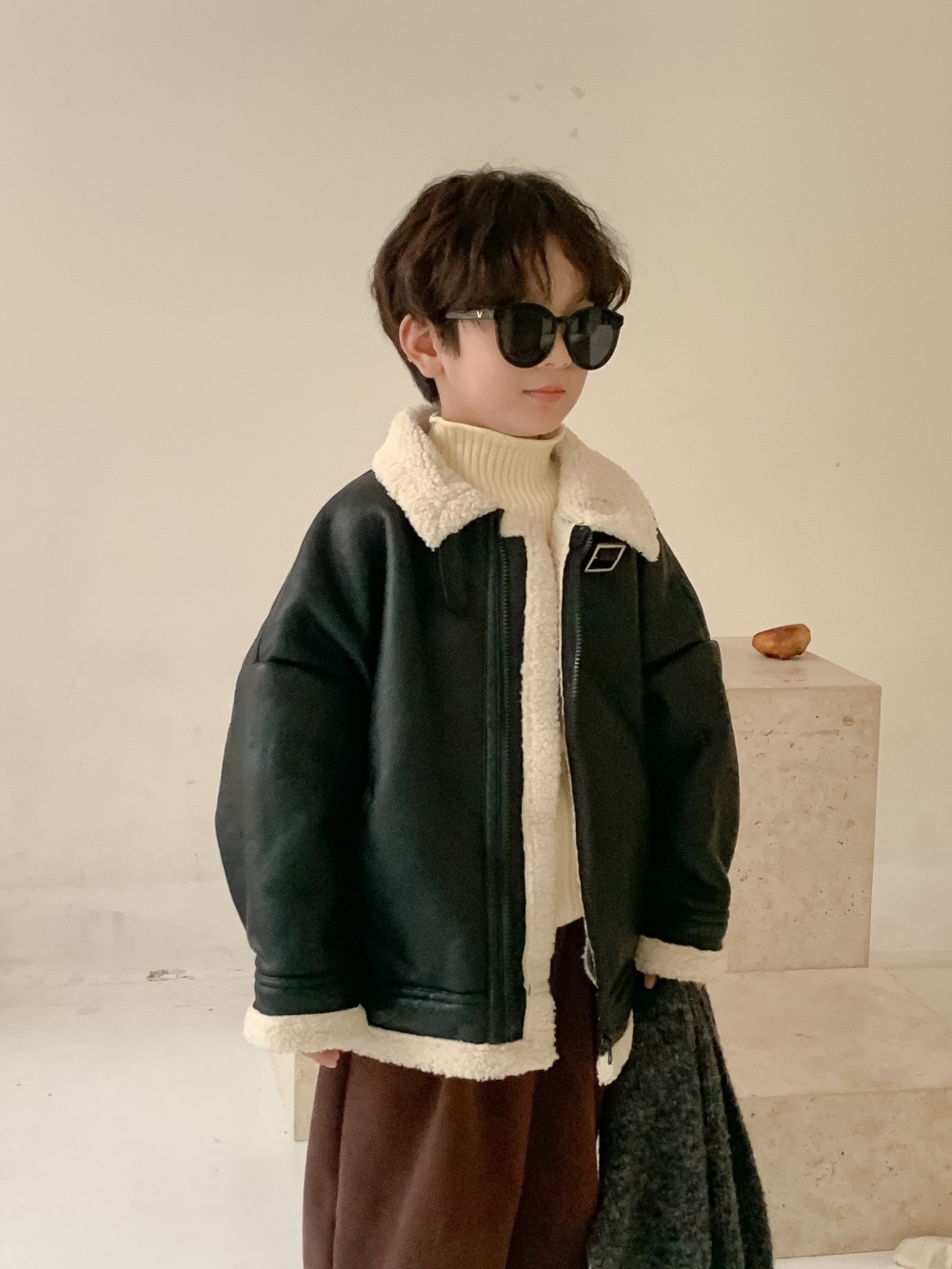 子供用アウター25物 男の子用 韓国風カジュアル ファー付き襟 ジャケット 子供用 厚手 ファスナー付き レザージャケット ジャンパー
