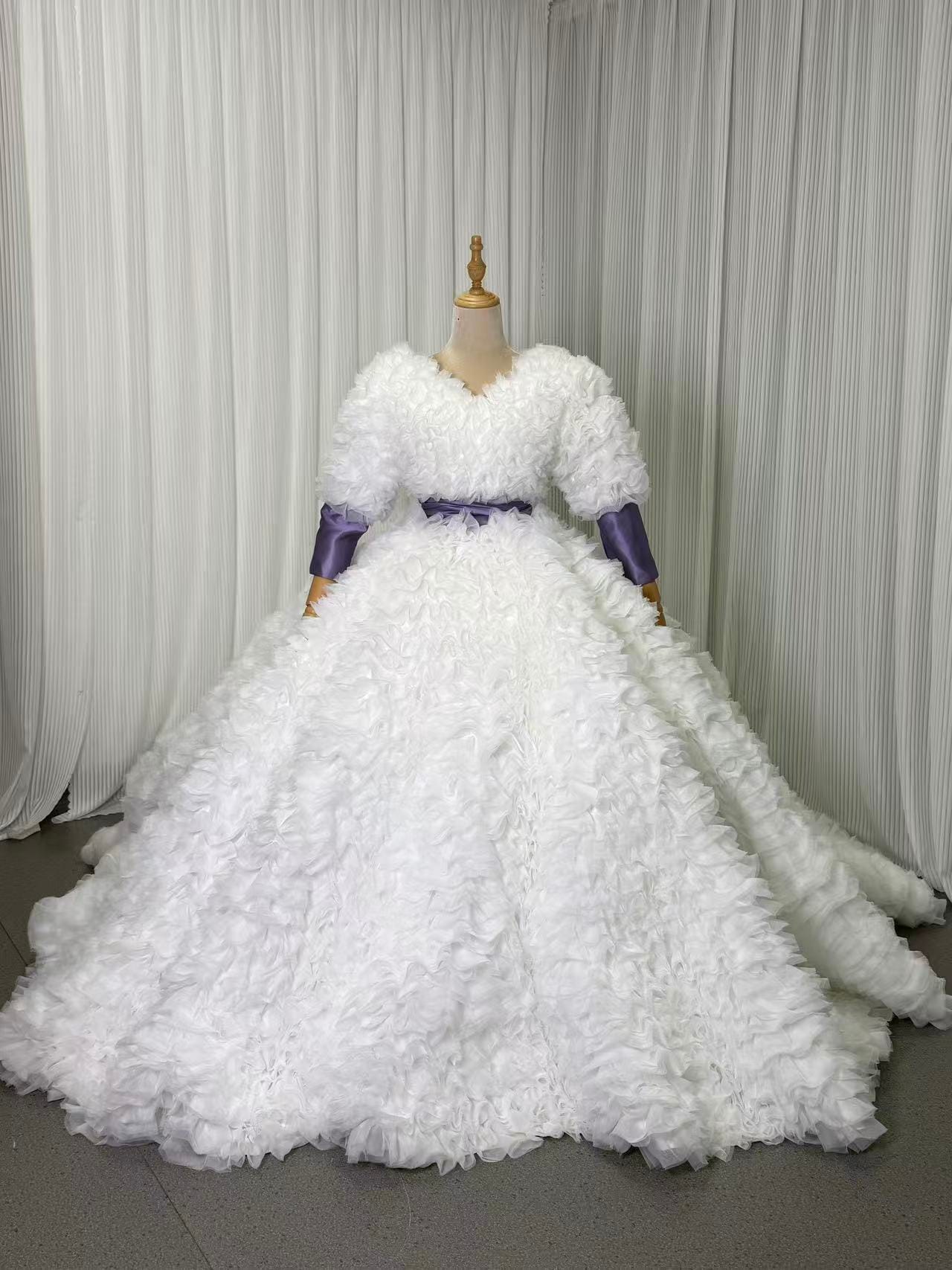 ウェディングドレス 長袖 Vネック リボン もこもこドレス ロングトレーン ボリュームドレス 拳式/前撮り