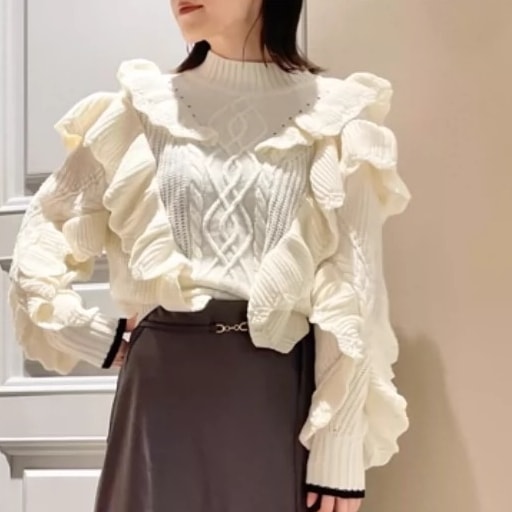トップス セーター 長袖 ハイネック プルオーバー ショート丈 フリル かわいい 大人可愛い きれいめ シンプル 上品 おしゃれ かっこいい カジュアル こなれ感 個性的 主役級 存在感 抜け感 秋
