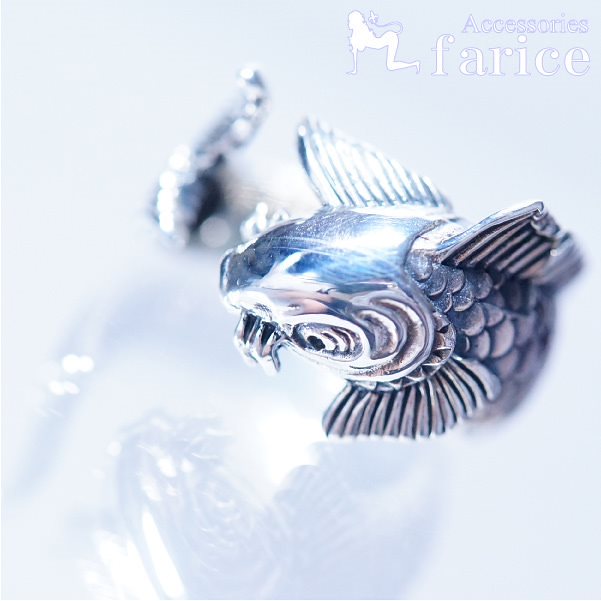 和風 滝登り鯉(出世魚)ウェーブ背びれとリアル鱗のフリーサイズシルバーリング