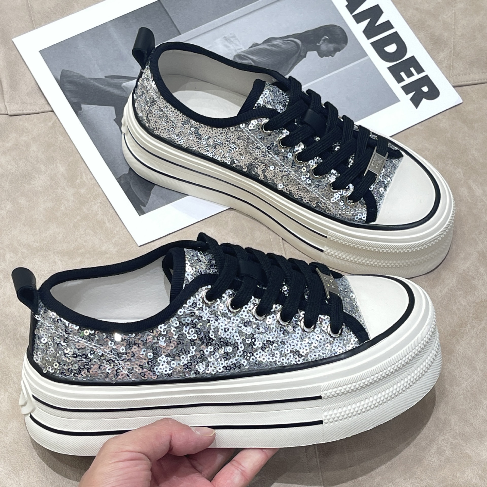 2025年春新作 韓国 厚底スニーカー おしゃれ 万能 身長アップ カジュアル スパンコール レディース ホワイトシューズ