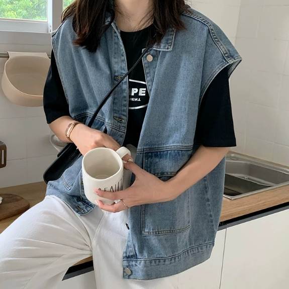 トップス ベスト ジレ 袖なし 襟付き 角襟 前開き ボタン ポケット デニム カラーデニム かわいい 大人可愛い きれいめ シンプル 大人 上品 おしゃれ かっこいい 大人女子 レトロ こなれ感 ラ