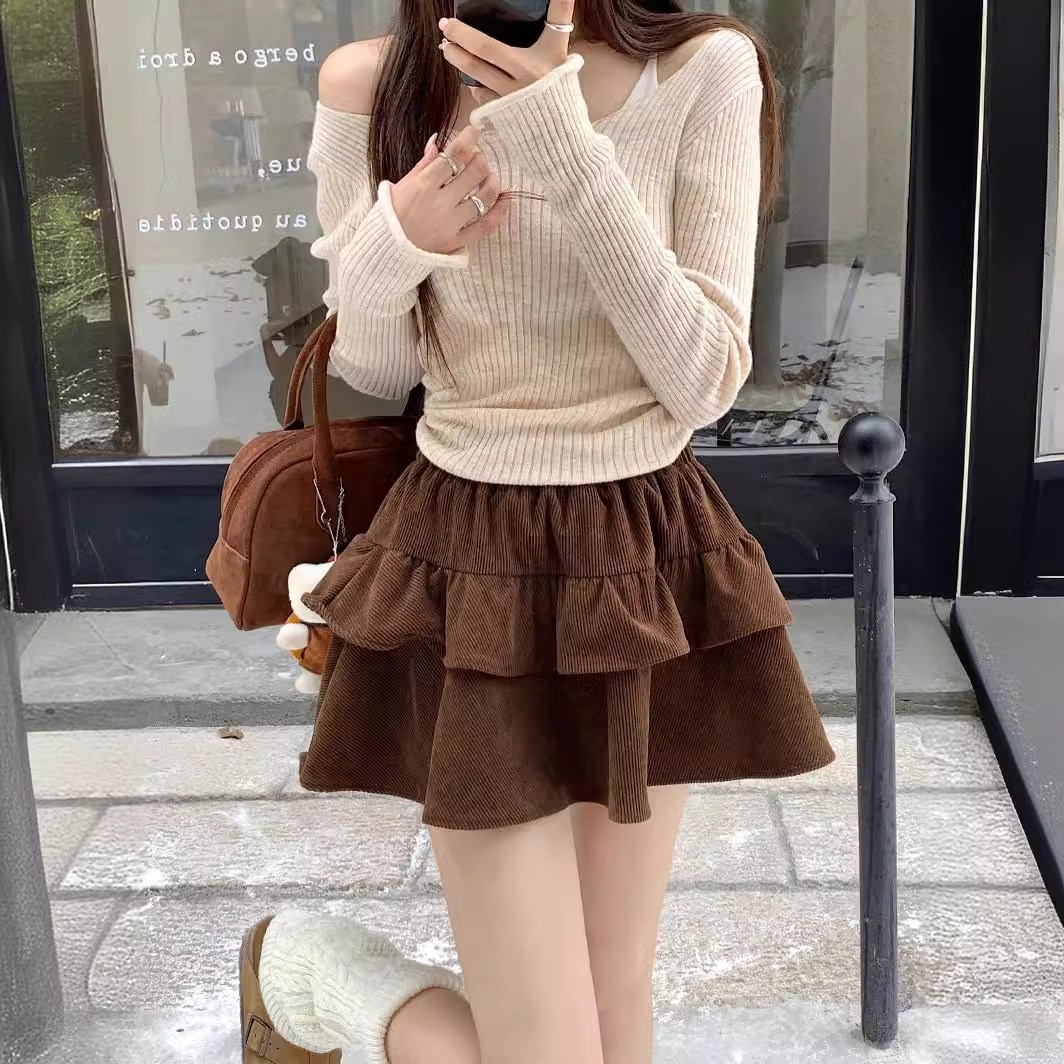 【1つ買うと10つ無料】女性のためのコーデュロイスカート2025春秋冬のスリムな小さなケーキ甘い腫れた短いスカート