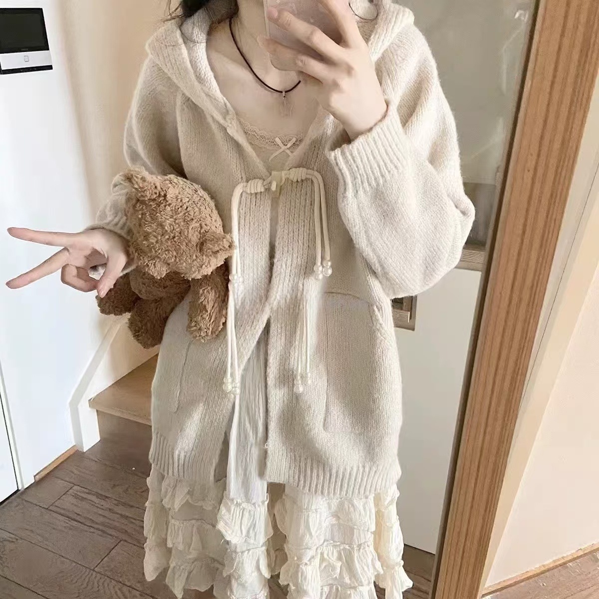 秋と冬の女性用ソフトワックスホーンボタンフード付きセーターjkカレッジスタイル女性用ルーズレイジースタイルニットカーディガンジャケット