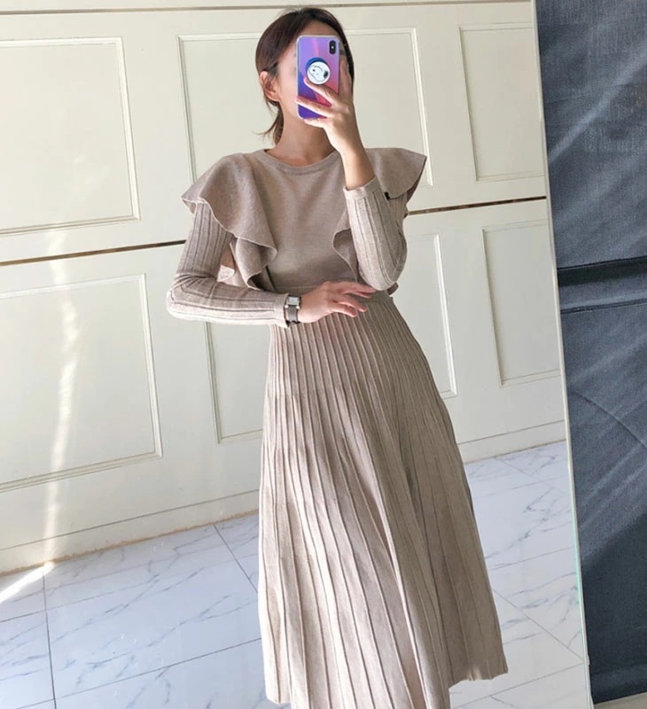 【急速出荷!】ニット フリル ミモレ ワンピース 長袖 ロング フレア プリーツ リブ ゆったり 体型カバー 流行 ガーリー フェミニン 可愛い カジュアル 春 秋 冬 ベージュ ブラック 黒 無地