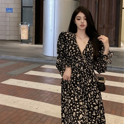 総柄ワンピース ワンピース フレアワンピース ワンピドレス ミモレ ミモレ丈 袖あり 長袖 Vネック フレア ウエストマーク ハイウエスト かわいい 大人可愛い きれいめ シンプル カジュアル 大人