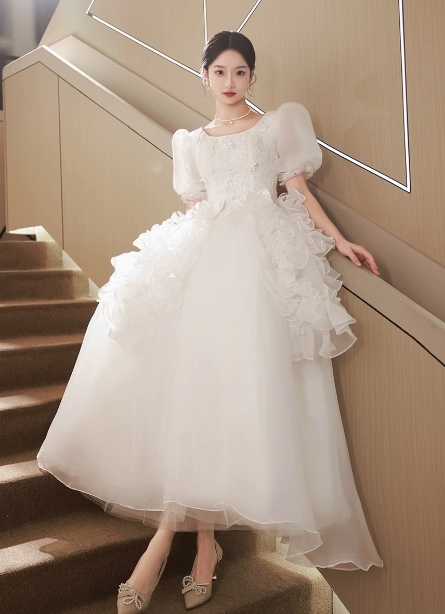 ウエディングドレス オフホワイト クルーネック 短袖 バックレス チュールスカート ブライダル プリンセスライン 29,822円