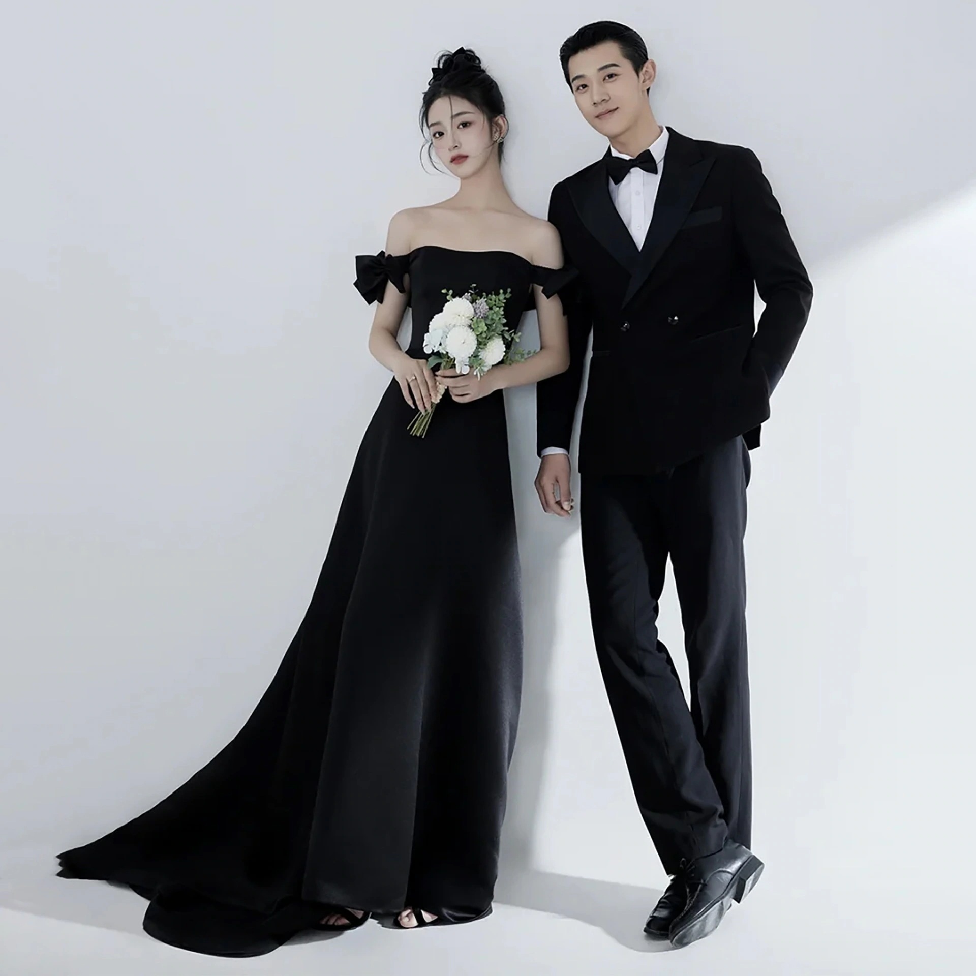 【2枚購入で 3oo円OFF】ライトウェディングドレスサテンシンボウハイエンドセンステールテール写真スタジオ写真花嫁