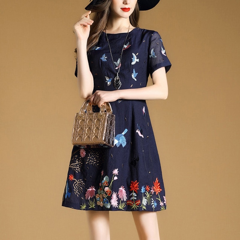 1212．花柄刺繍Aラインワンピース（ダークブルー）