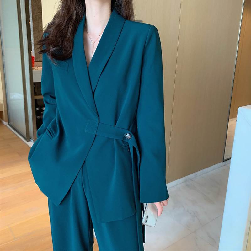 売れ 3色 セットアップ ジャケット パンツ スーツ レディース 春 秋 長袖 アシンメトリー サイドベルト センタープレス 黒 ベージュ 青 無地 タック 個性的 かっこいい パンツドレス フレア 5,320円