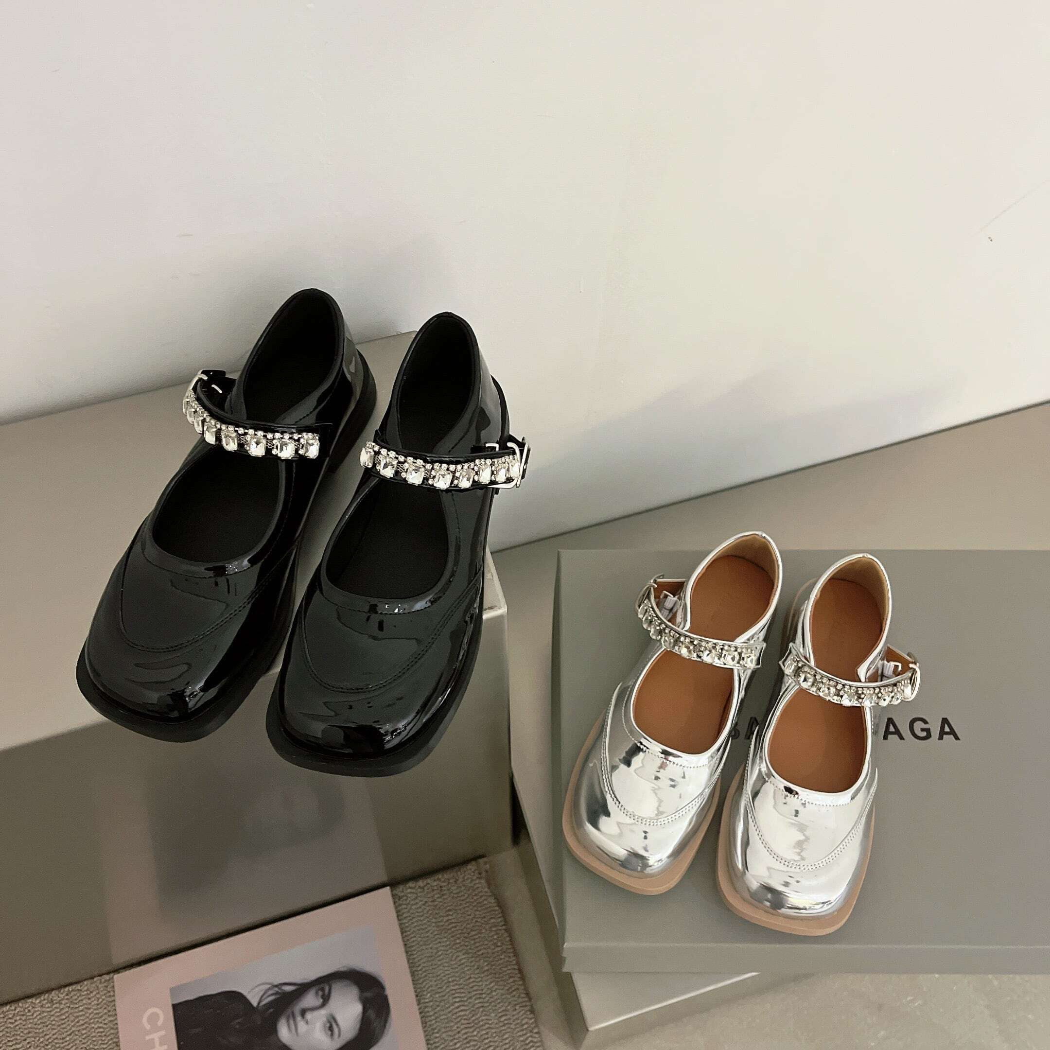 レディース ビジュー ストラップ シューズ スクエア キラキラ 大人可愛い ママコーデ ママファッション 韓国系 オルチャン 人気 トレンド 新作 20代 30代 40代 シューズ 靴 きれいめ かわ