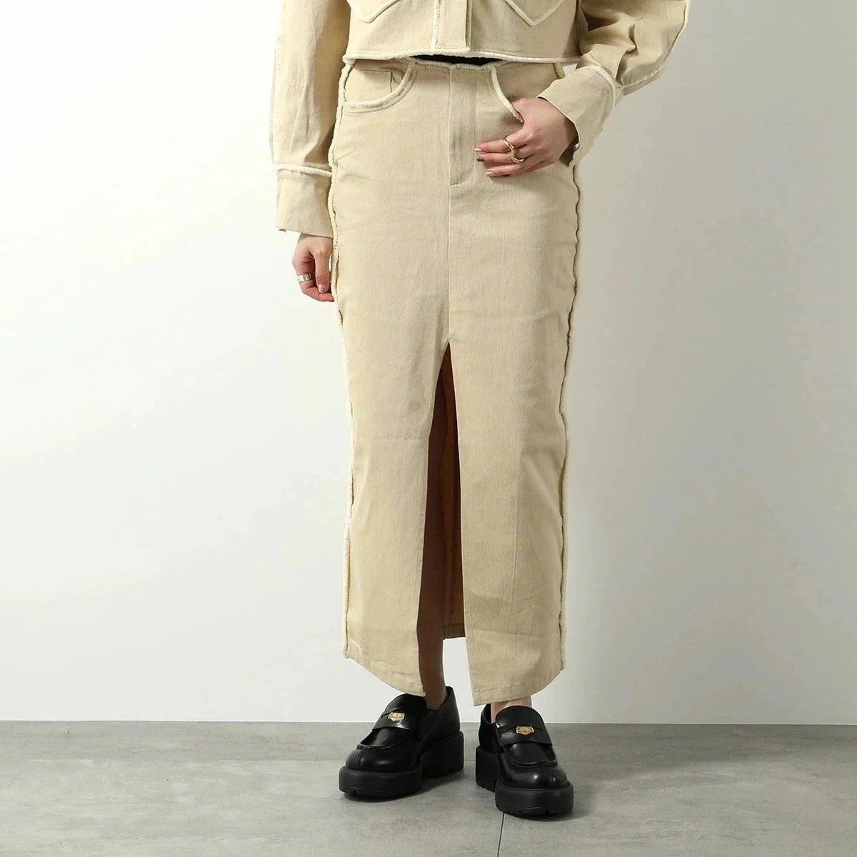 GHOSPELL ゴスペル タイトスカート Harper Frayed Midi Skirt レディース ロング丈 スリット コットン混 Almond-Beig