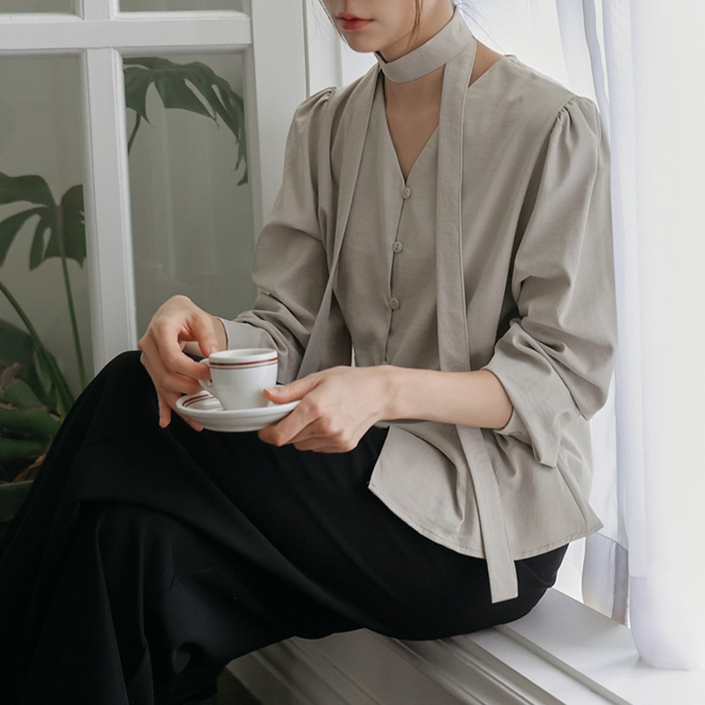 エンハースタイセットVネックブラウス