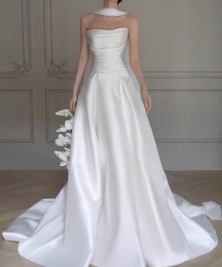 ウェディングドレス ベアトップ ハンドドレープ Aライン 光沢サテン 結婚式/披露宴