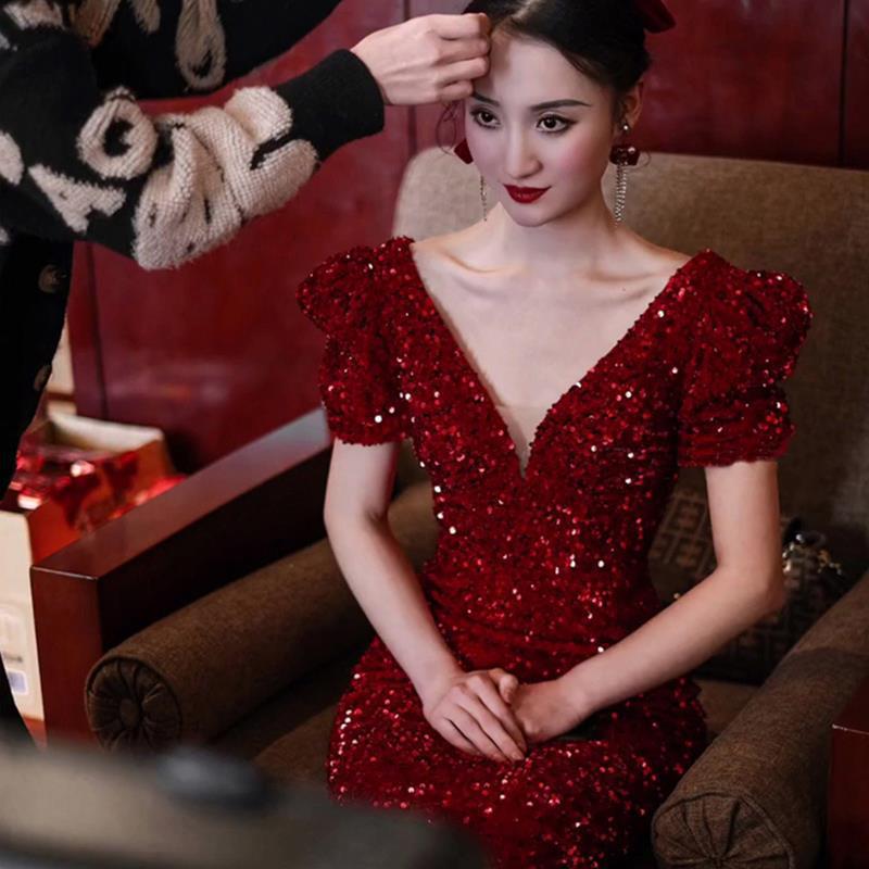 【2枚購入で 3oo円OFF】テールドレス2025ウィンターワインレッドスパンコールウェディングバンケットロングスカート女性用ハイエンド気質ドレス