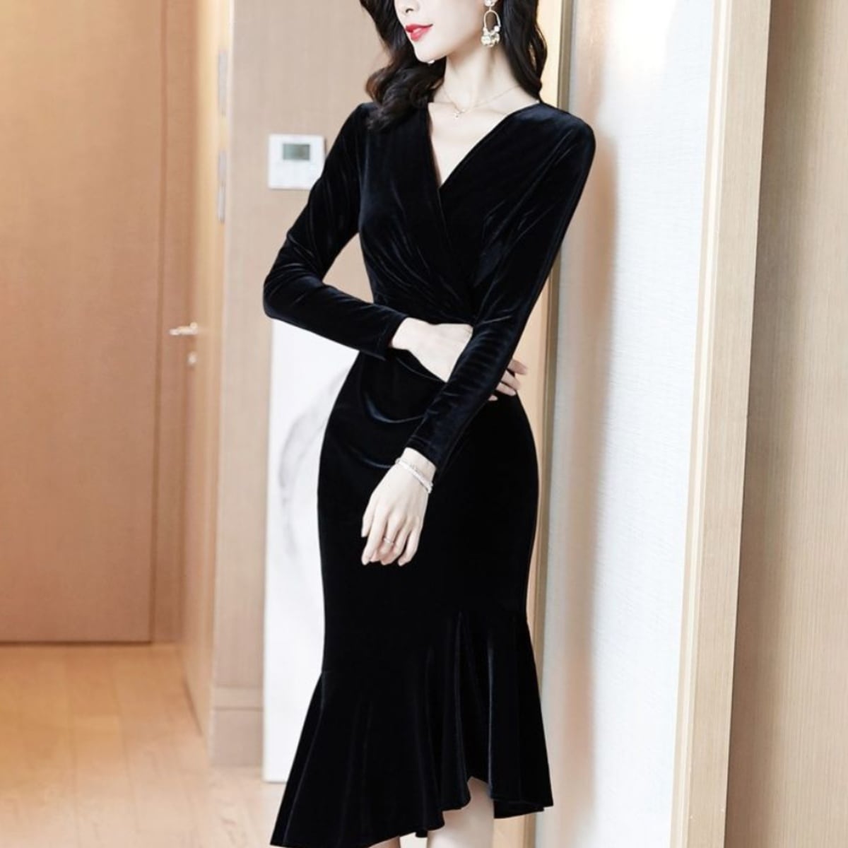 ワンピース ミディアム丈ワンピース 長袖 Vネック アシンメトリー ウエストマーク シャーリング タイト ベルベット ミディアム丈 かわいい 大人可愛い きれいめ シンプル 上品 おしゃれ きちんと