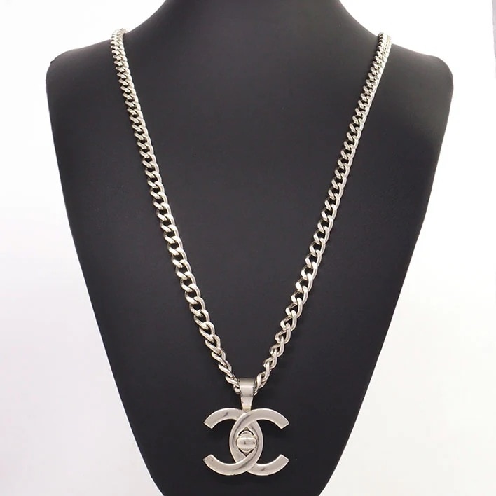 【美品】シャネル ココマーク ターンロックモチーフ シルバー金具 【ペンダント】