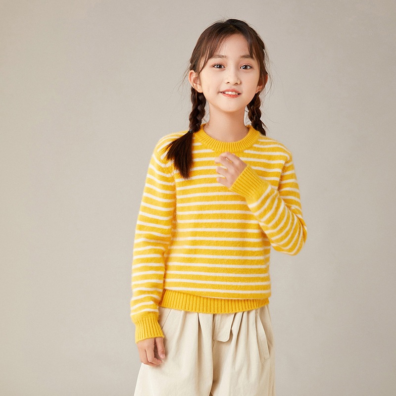 子供の山のカシミヤのシャツの秋冬の丸襟の頭の韓国版の底のシャツの中で大きい子供はストライプのニットのセーターにぶつかります